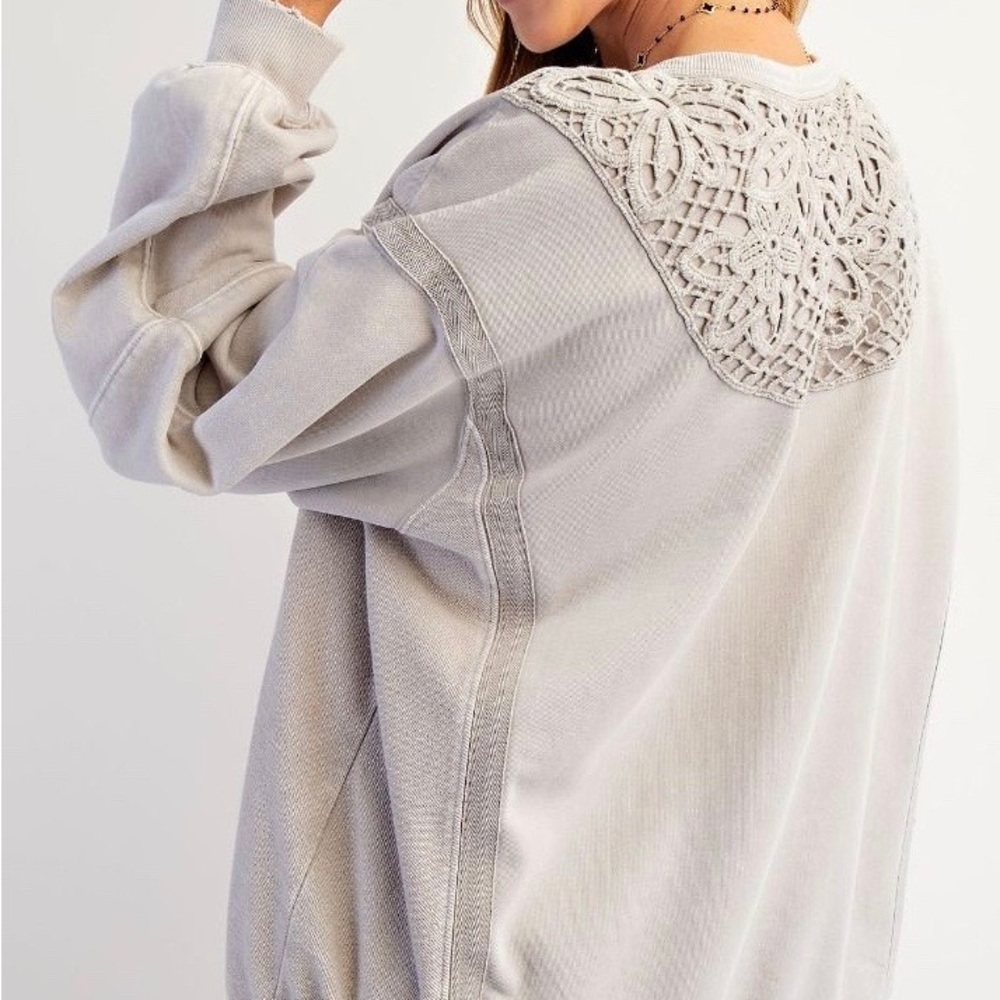 Women's Crochet-Yoke Tunic Top - Light Grey/Beige